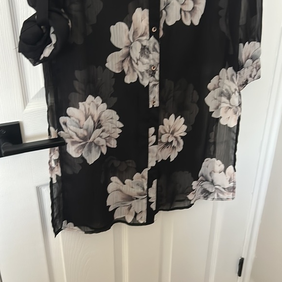 Dynamite Floral Midi Blouse - Picture 8 of 10